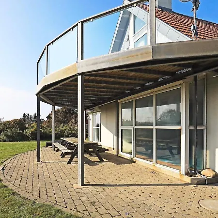 10 Person In Bl Vand Blåvand