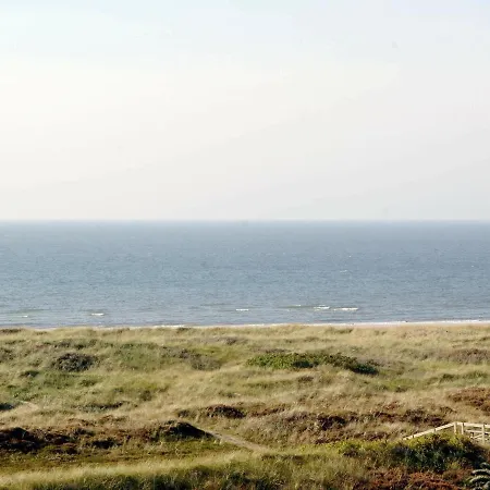 10 Person In Bl Vand * Blåvand