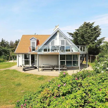 10 Person In Bl Vand Nyaraló Blåvand