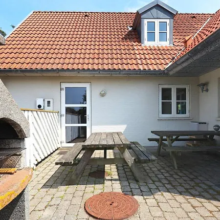 10 Person In Bl Vand Nyaraló Blåvand