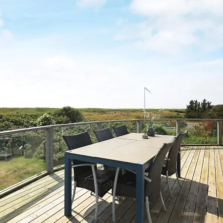 10 Person In Bl Vand Blåvand