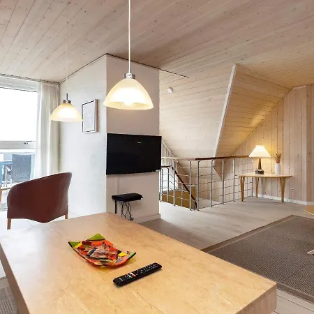 10 Person In Bl Vand *