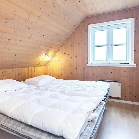 10 Person In Bl Vand Blåvand