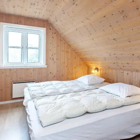 10 Person In Bl Vand Nyaraló Blåvand