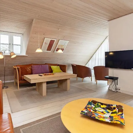 10 Person In Bl Vand Nyaraló Blåvand