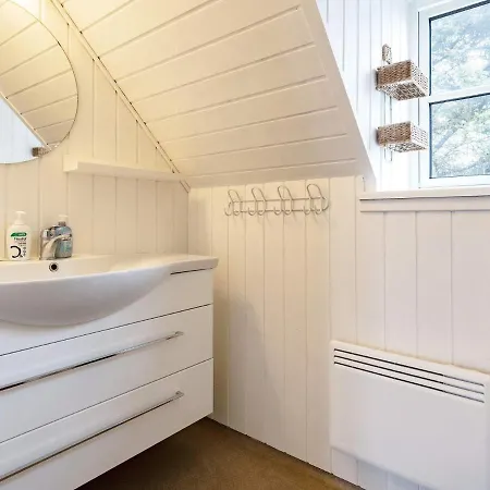 10 Person In Bl Vand * Blåvand